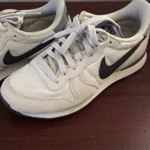 Nike Internationalist Womens Size 5.5